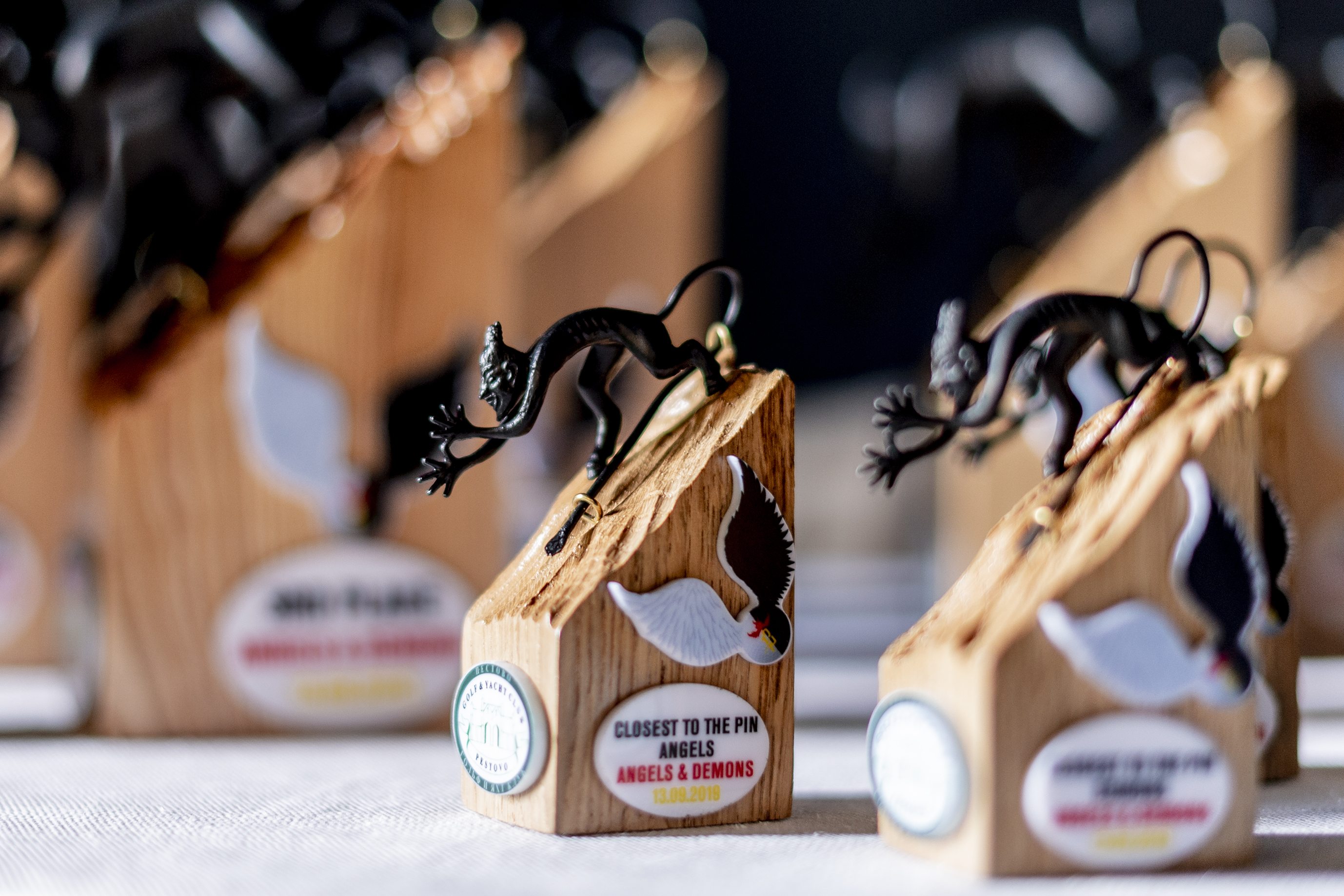 АНГЕЛЫ И ДЕМОНЫ