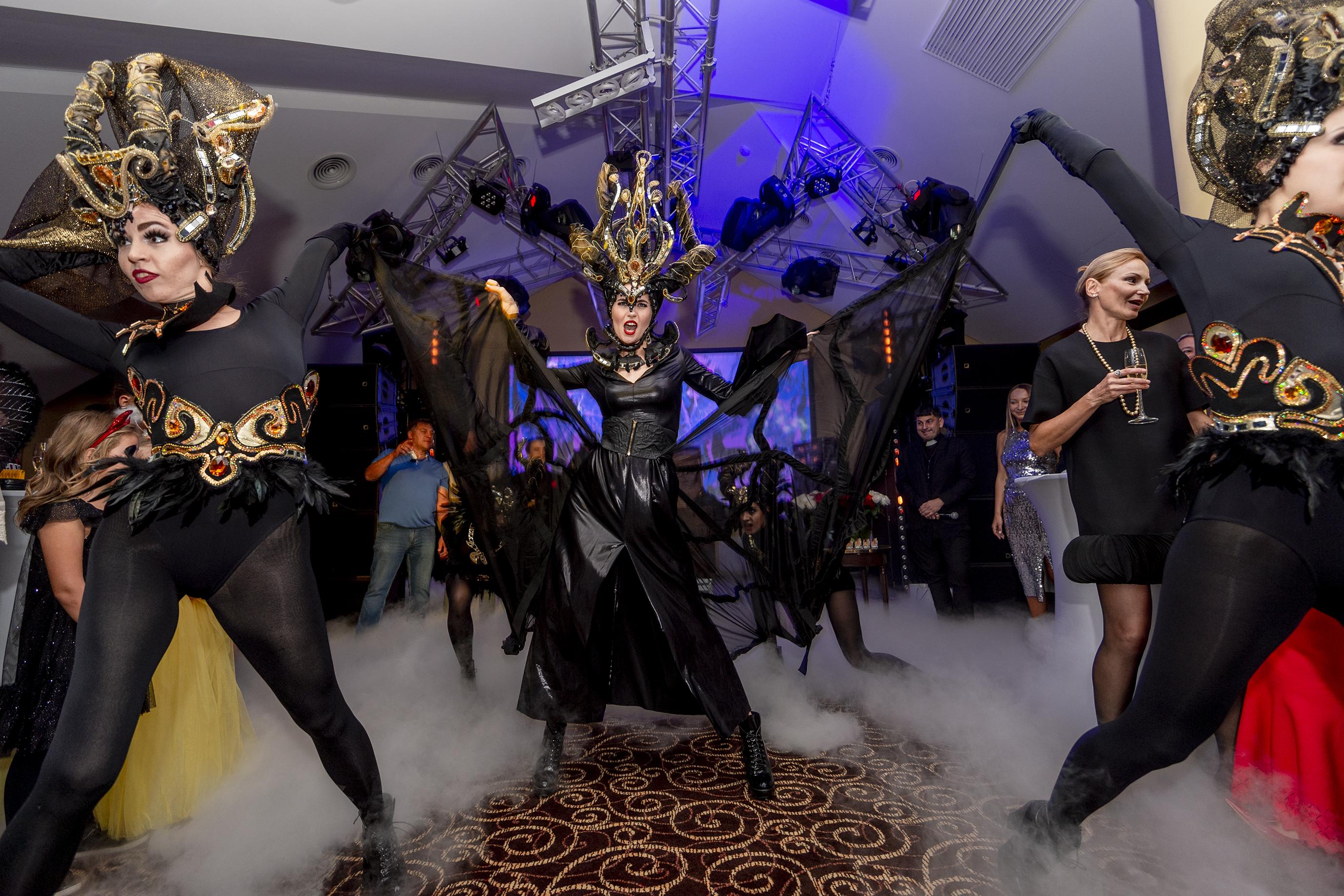 АНГЕЛЫ И ДЕМОНЫ