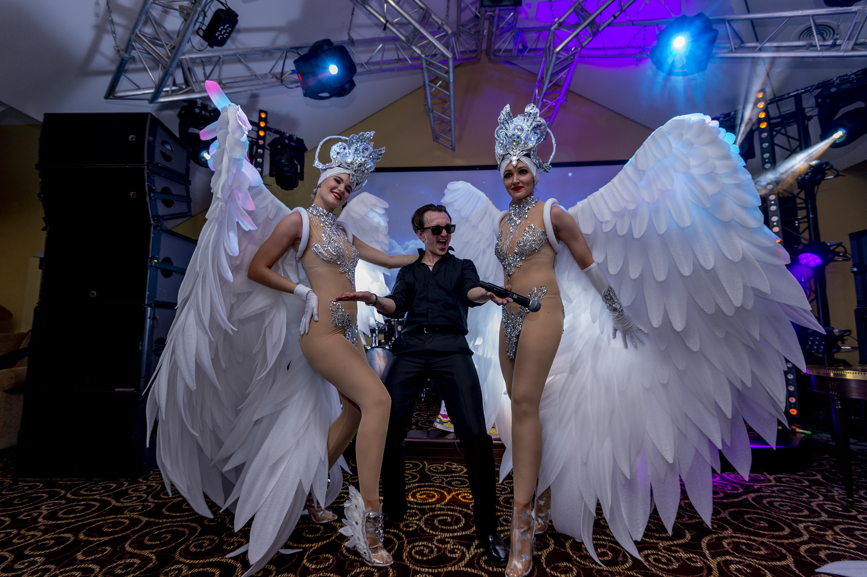 АНГЕЛЫ И ДЕМОНЫ