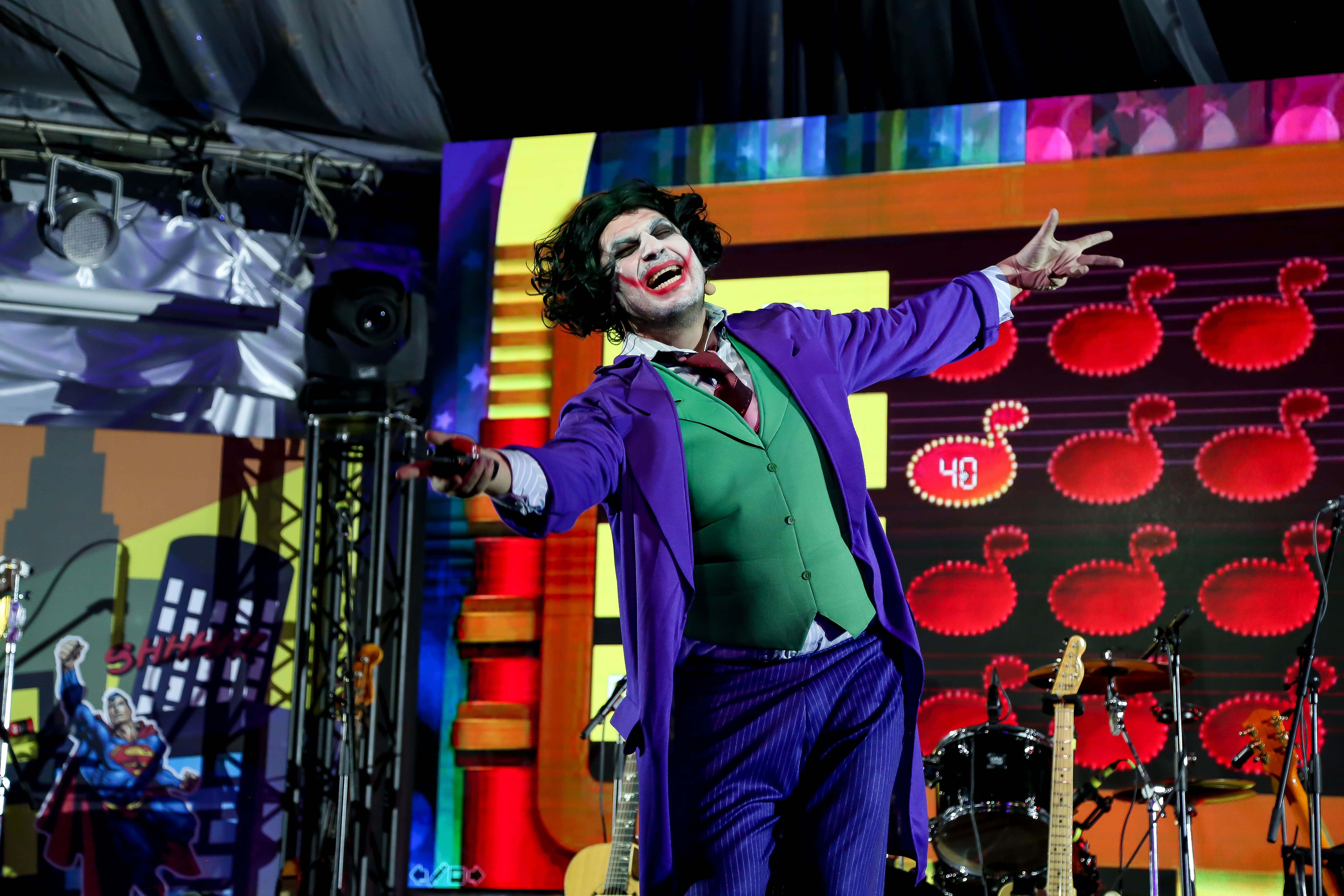 ВЕЧЕРИНКА СУПЕРГЕРОЕВ