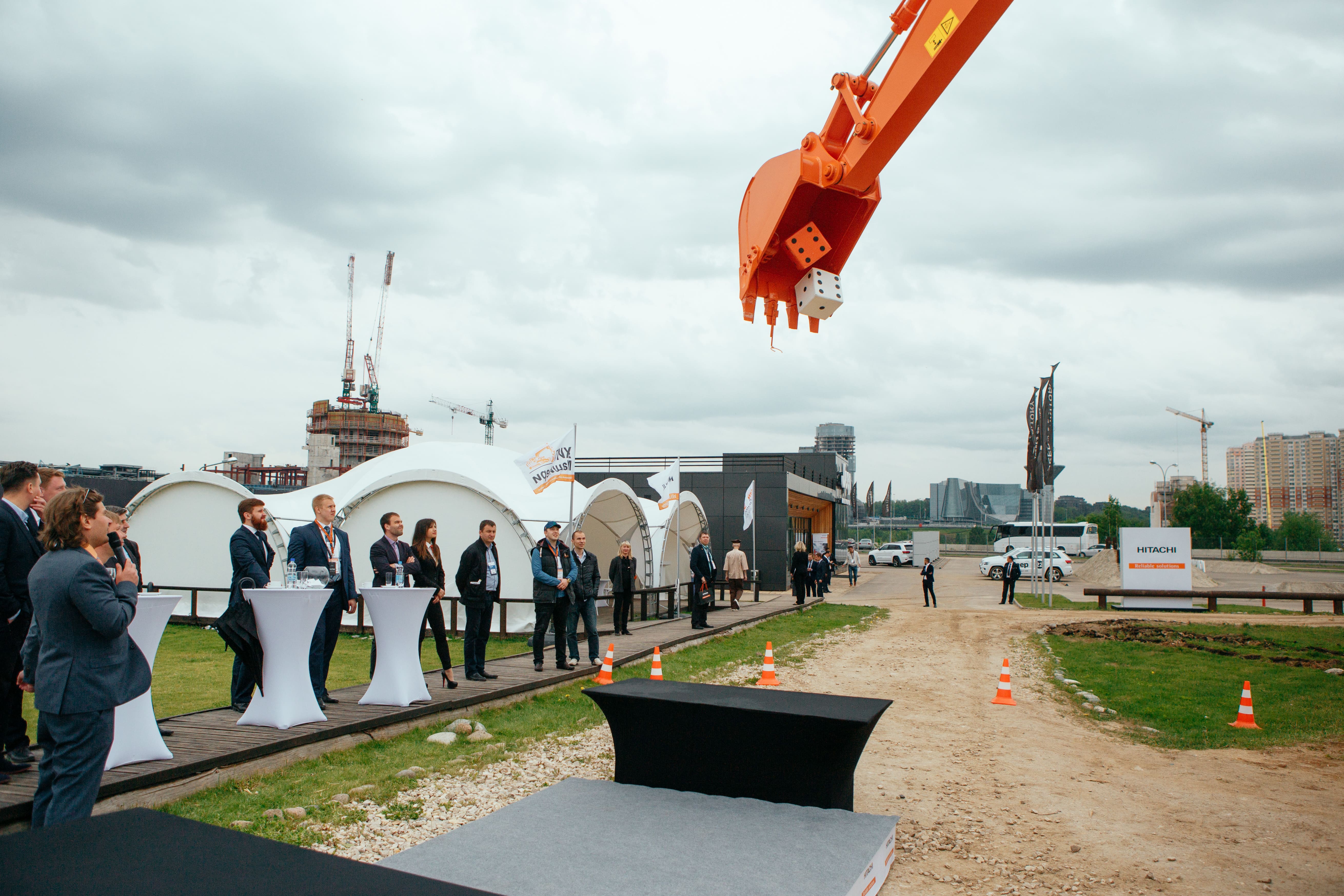 Выставка HITACHI