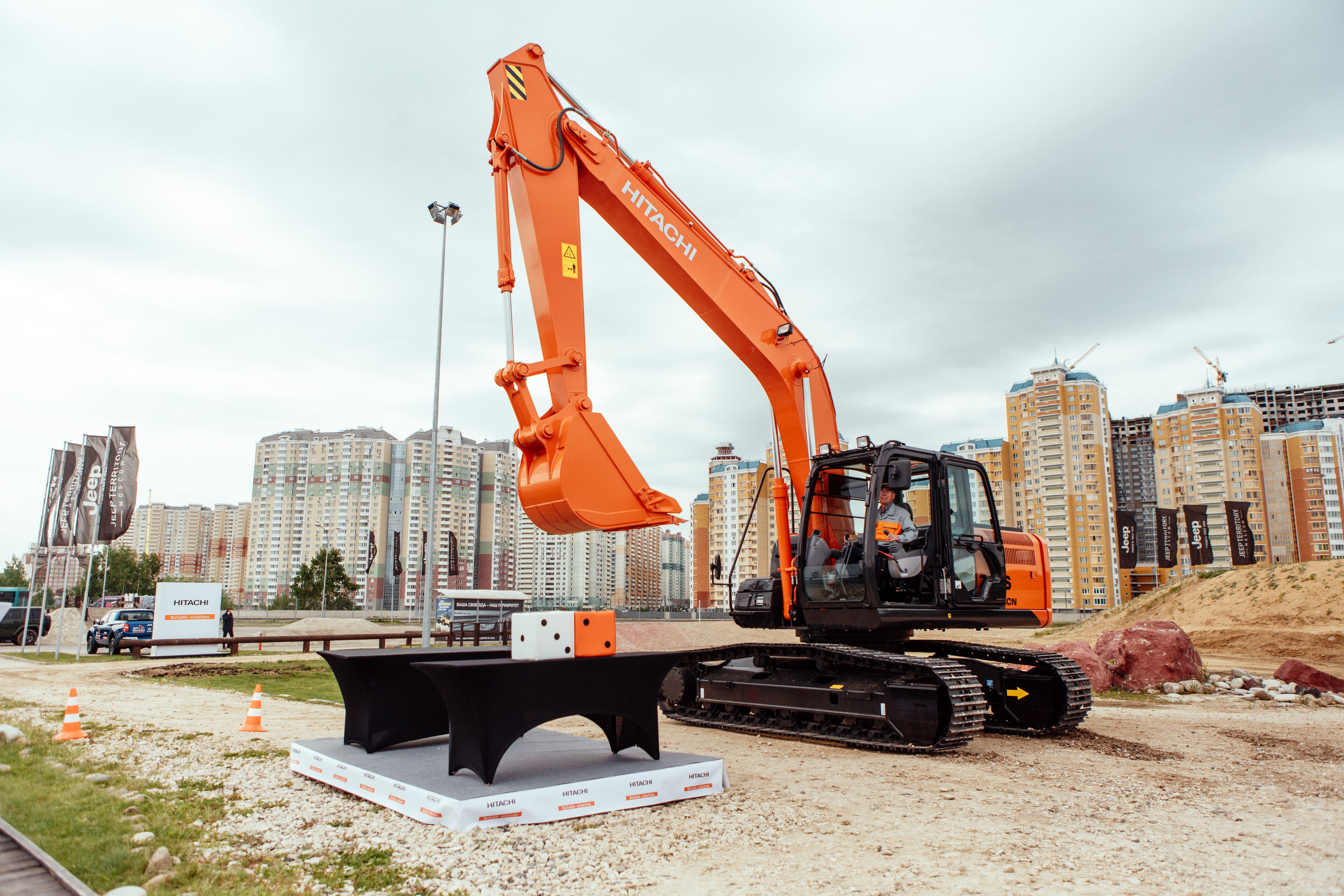 Выставка HITACHI